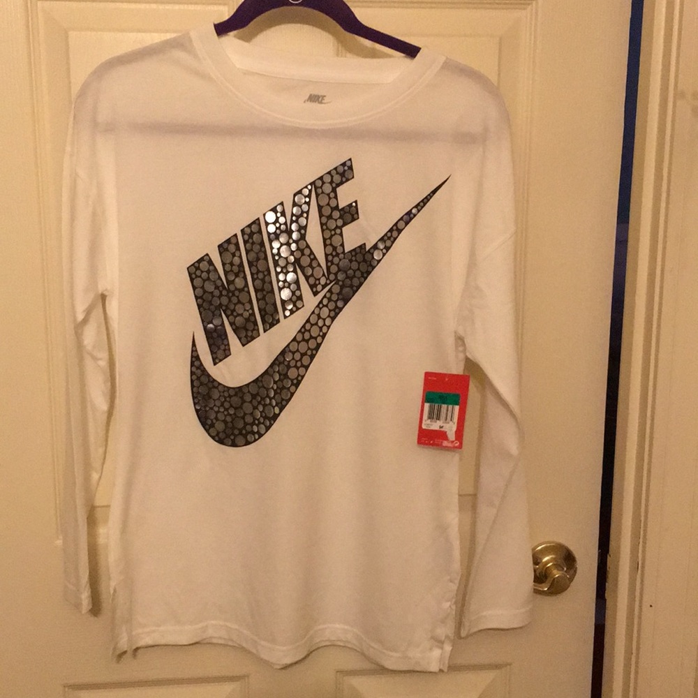 Girls Nike long sleeve shirt NWT size XL.